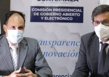 Representantes de la Comisión presidencial de gobierno abierto y electrónico.