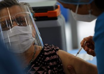 Salud y el servicio de vacunación contra el COVID-19