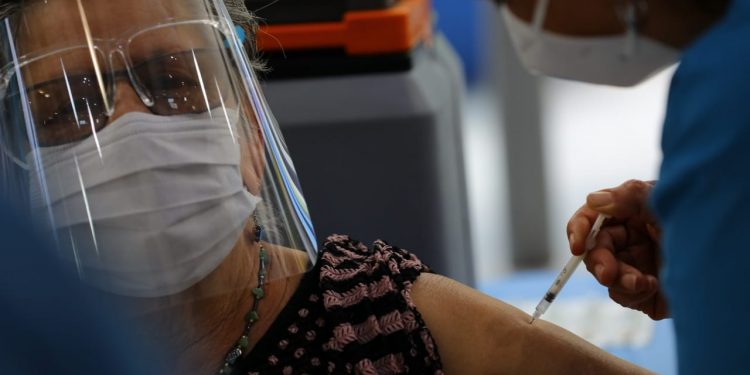 Salud y el servicio de vacunación contra el COVID-19