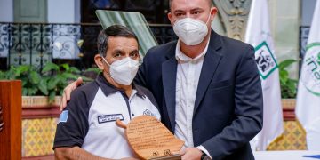 Realizan homenaje póstumo a bomberos forestales fallecidos en cumplimiento de su deber