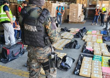 PNC y Ejército localizan paquetes de cocaína
