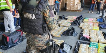 PNC y Ejército localizan paquetes de cocaína