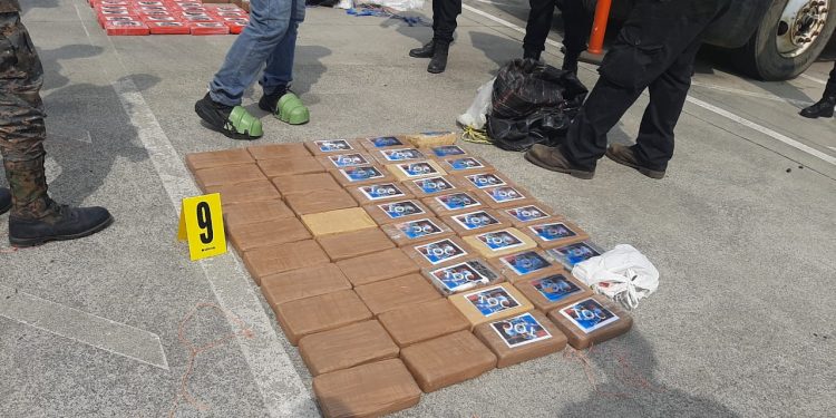 Incautan 619 paquetes de cocaína en puerto Quetzal
