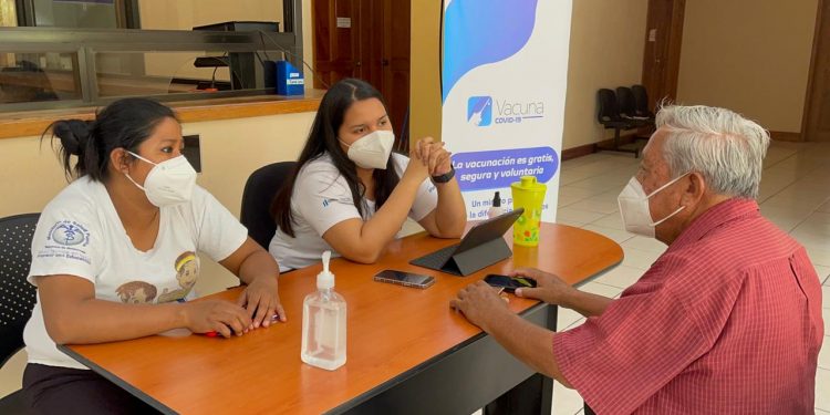 Instalan 23 quioscos de registro para vacunación en Zacapa