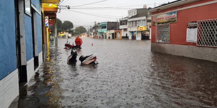La Conred reporta al menos mil 042 personas afectadas por lluvias en las últimas horas.