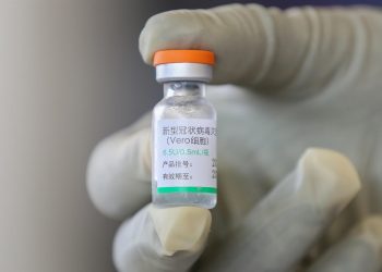 La OMS aprueba el uso de emergencia de la vacuna china Sinopharm