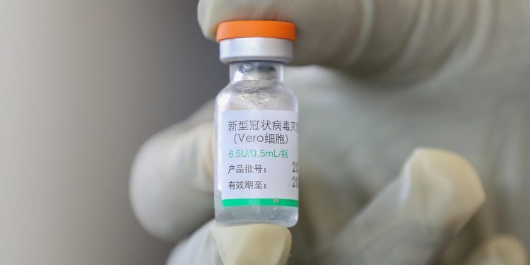 La OMS aprueba el uso de emergencia de la vacuna china Sinopharm