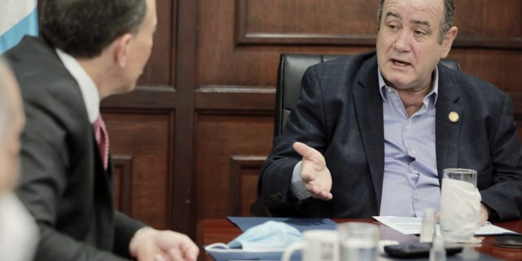 La reunión se realizó en las instalaciones del Ministerio de Finanzas Públicas, en la zona 1 capitalina.