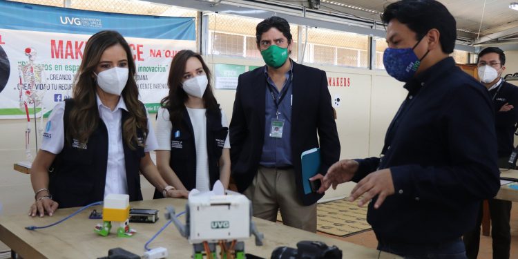 Las autoridades de la Senacyt conocieron el Centro de Estudios Agrícolas y Alimentarios