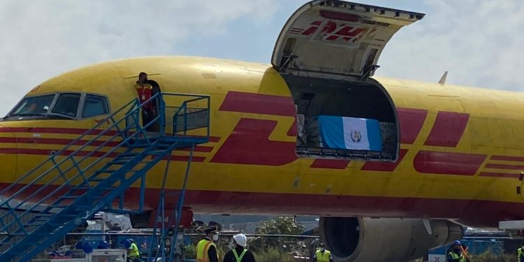 Llega primer lote de vacunas Sputnik V al país