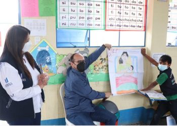 Autoridades del Mineduc supervisan programas educativos en Totonicapán