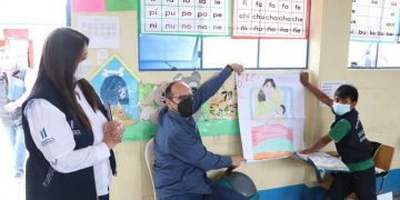 Autoridades del Mineduc supervisan programas educativos en Totonicapán