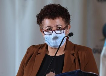 Ministra de Salud, Amelia Flores en conferencia de prensa