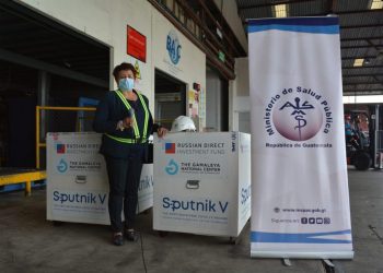 Ministra de Salud recibió el segundo lote de vacunas Sputnik V