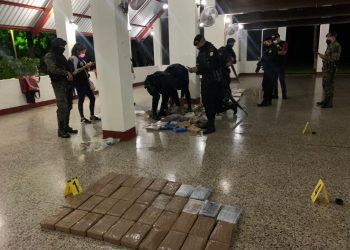 PNC reporta incautación de 115 paquetes con cocaína en aguas del Pacífico