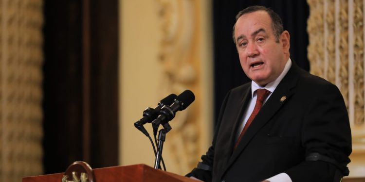 Presidente Alejandro Giammattei en Palacio Nacional de la Cultura