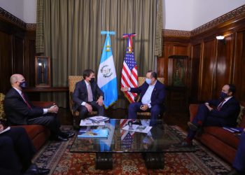 Presidente recibe visita del senador estadounidense Bill Hagerty