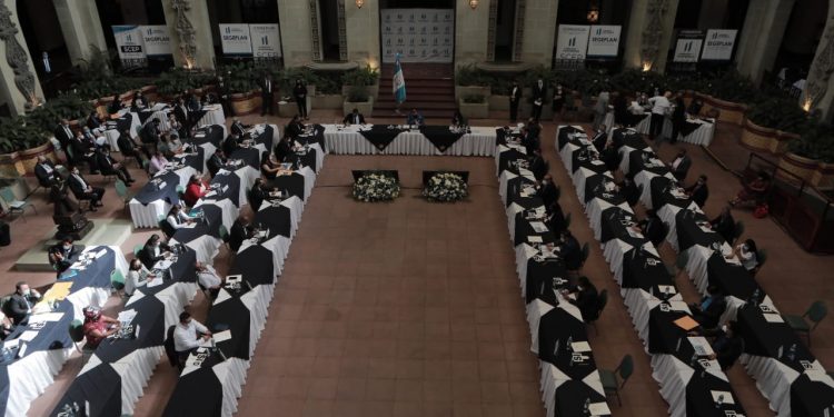 Presidente participa en segunda reunión del Conadur