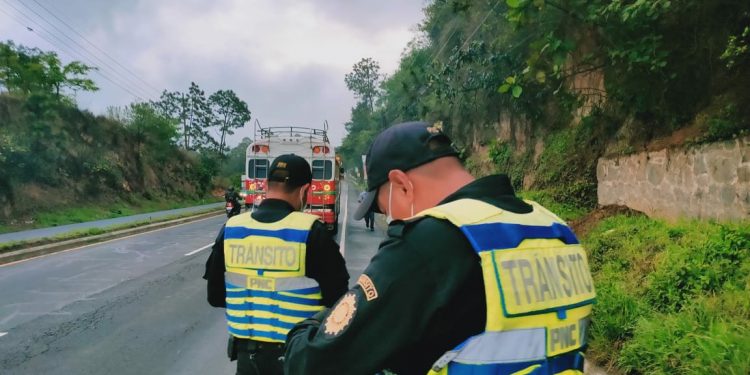 Tránsito de la PNC fortalece operativos de seguridad vial en la ruta al Atlántico