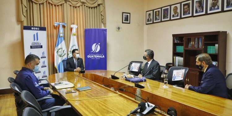 Guatemala y Uruguay comparten experiencias para reducir contaminación