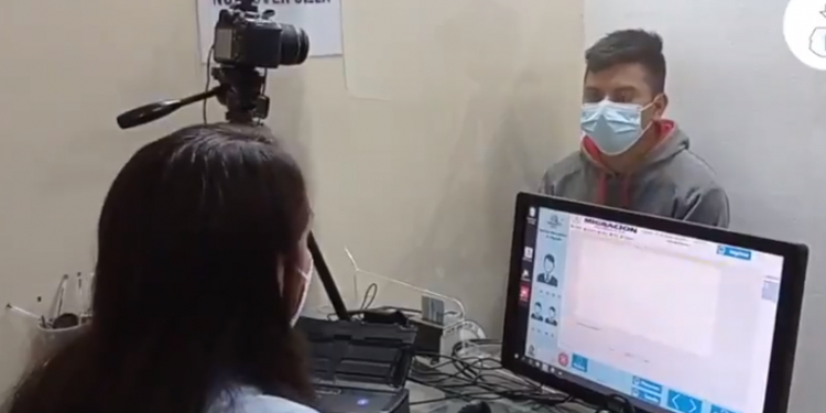 Robin Chávez, originario de Huehuetenango recibió este martes su pasaporte para estudiar en EE.UU.