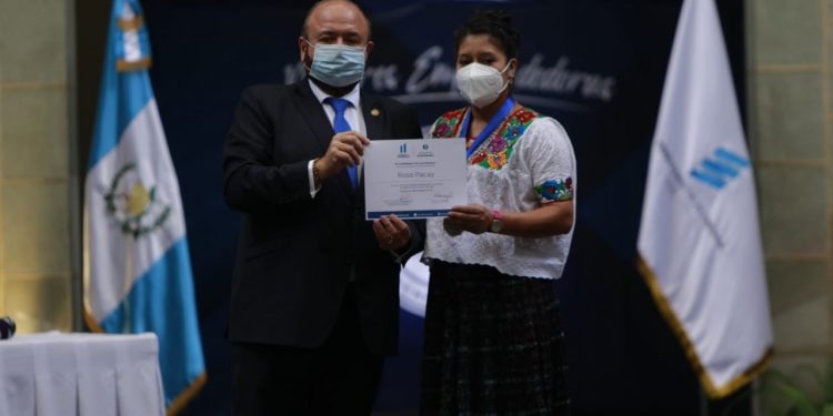 “Estamos promocionando nuestra cultura e identidad mayas a través del emprendimiento”, dice tejedora de Alta Verapaz