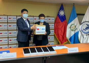 Salud recibe donación de 425 tabletas electrónicas para registro de vacunación contra el COVID-19