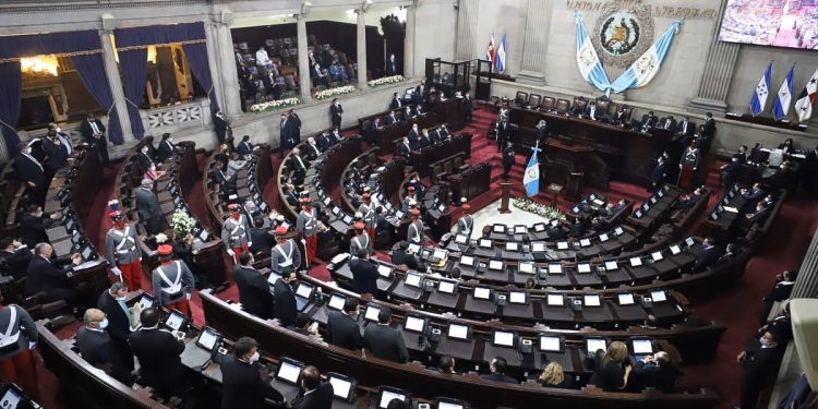 Congreso celebra sesión solemne por 36 aniversario de la Constitución