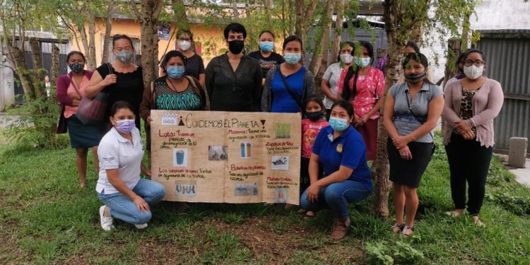 Mujeres, líderes en acciones para contrarrestar la contaminación en Sacatepéquez