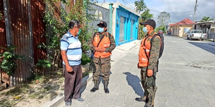 Informan a población sobre procedimiento para que mayores de 65 años se vacunen