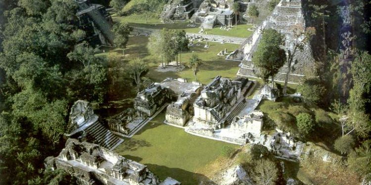 La historia de la ciudad maya Tikal