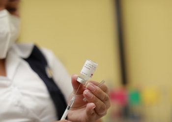 “Todos deberían venir a vacunarse”, dice adulto mayor