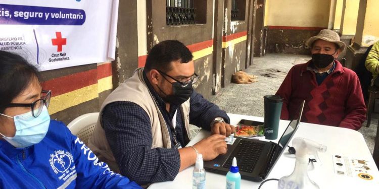 Totonicapán continúa con registro de mayores de 70 años para vacunación