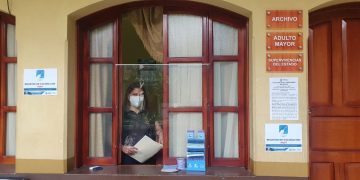 Apoyan al adulto mayor con instalación de quioscos de registro para vacunación contra COVID-19