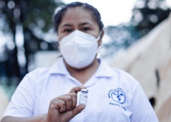 Más de 4 mil adultos mayores de 70 años de Alta Verapaz esperan ser vacunados contra el COVID-19