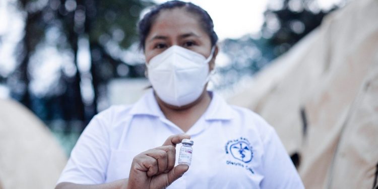 Más de 4 mil adultos mayores de 70 años de Alta Verapaz esperan ser vacunados contra el COVID-19