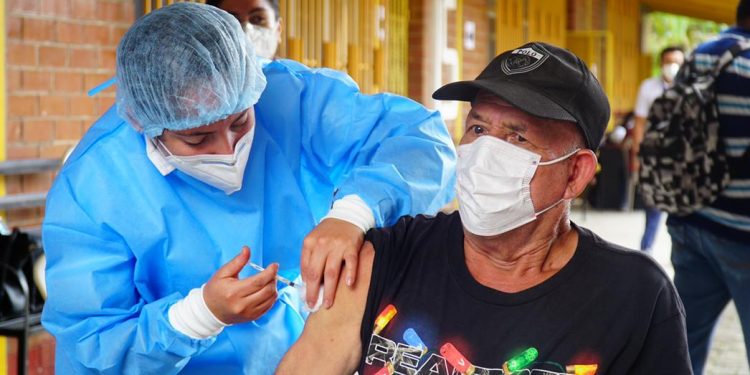 Vacunación contra el COVID-19