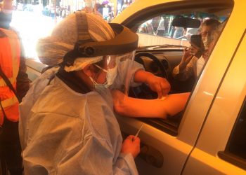 Adultos mayores de San Juan Ostuncalco podrán vacunarse sin bajar de automóvil