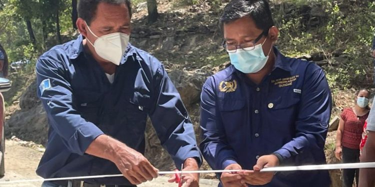 Pavimentan camino hacia comunidad de Quiché