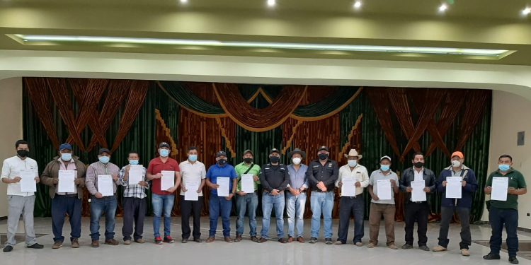 Comunidades de Santa Apolonia, Chimaltenango, contarán con mejores caminos y escuelas