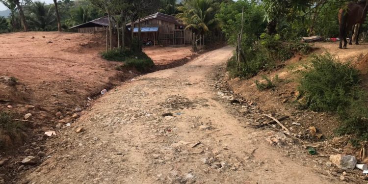 Caminos mejorará vía de acceso a comunidad de Los Amates, Izabal