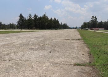 Analizan mantenimiento a pista de aterrizaje en Quiché