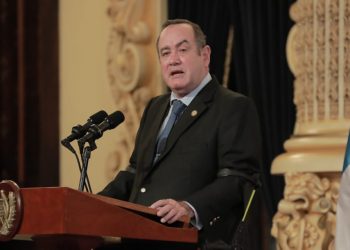 Anuncian despliegue de fibra óptica en la costa sur de Guatemala