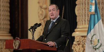 Anuncian despliegue de fibra óptica en la costa sur de Guatemala