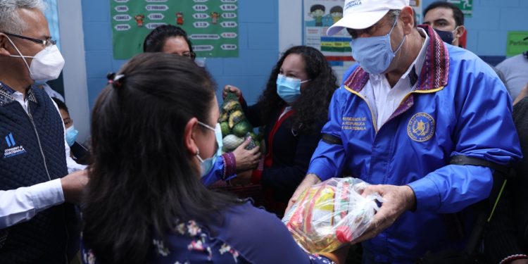 Presidente Giammattei: “La alimentación escolar tiene una altísima incidencia en el desarrollo de nuestros niños“