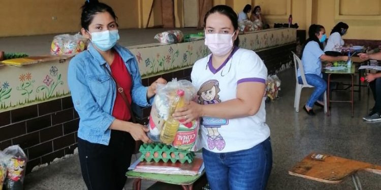 Madres de familia de Chiquimula agradecen nueva dotación de alimentos escolares