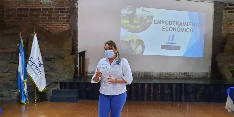 Promueven empoderamiento de la mujer huehueteca