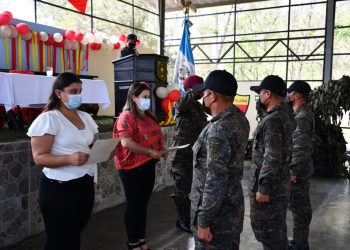 Soldados se capacitan en el combate de incendios forestales