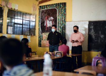 Verifican cumplimiento de protocolos de bioseguridad en escuela de Santa Cruz Verapaz