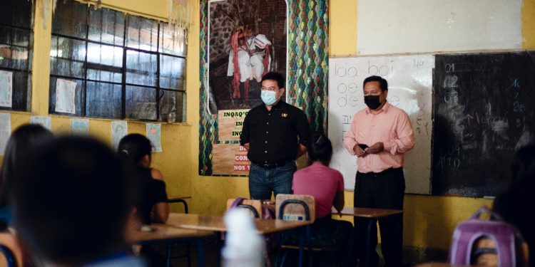 Verifican cumplimiento de protocolos de bioseguridad en escuela de Santa Cruz Verapaz